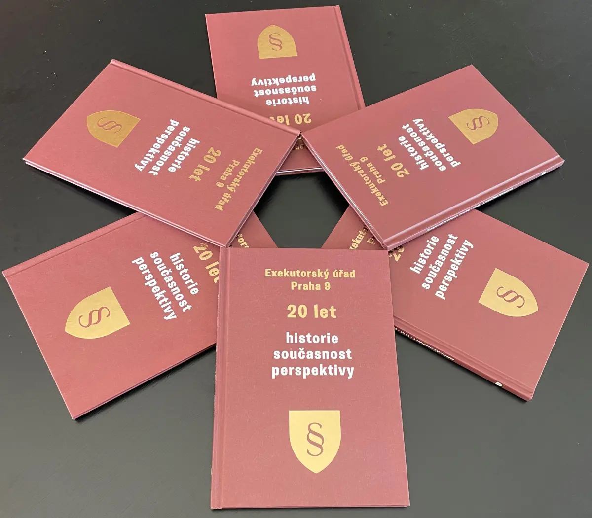 Soudní exekutor vydal publikaci Exekutorský úřad Praha 9, 20 let, historie, současnost, perspektivy